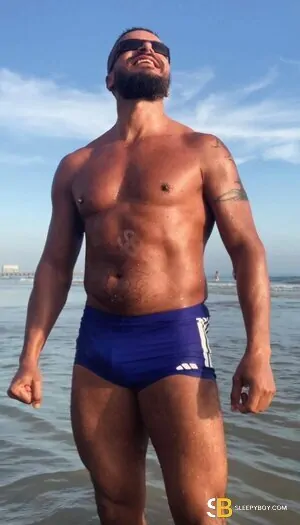 Bisexual Escort Eduardo Salazar 46yr - role