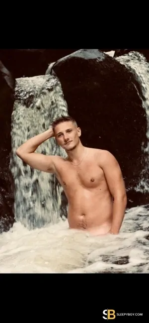 Bisexual Escort James Nind 23yr - licking