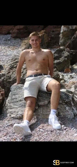 Bisexual Escort James Nind 23yr - licking