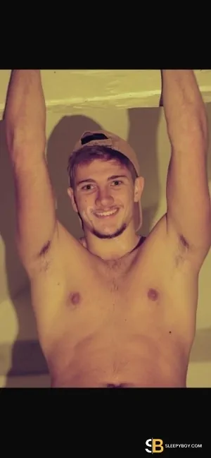 Bisexual Escort James Nind 23yr - licking
