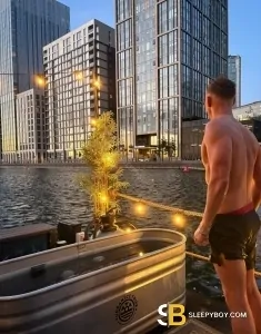 male escort Leeds Thomas
