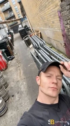 Gay Escort Chuck 32yr - role