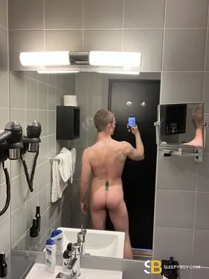Gay Escort Chuck 32yr - licking