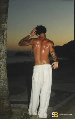 Bisexual Escort David Masseur 23yr - licking
