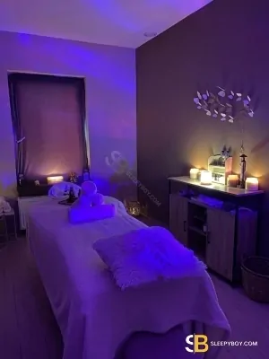 Bisexual Escort David Masseur 23yr - licking