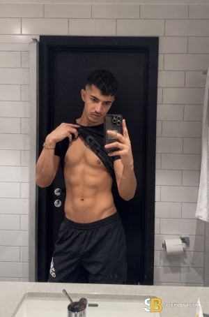 Bisexual Escort Dominik 26yr - licking