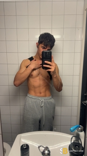 Bisexual Escort Dominik 26yr - licking