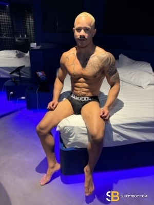 Bisexual Escort Marcello 27yr - licking
