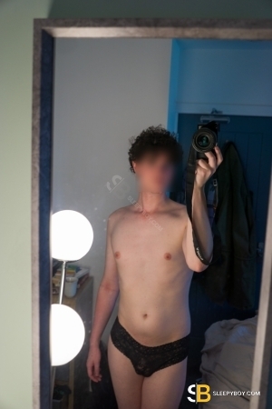 Gay Escort Jessie 23yr - licking