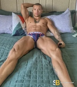 Gay Escort Samuel 27yr - licking