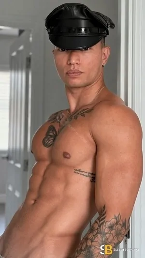 Gay Escort Ollyver 27yr - trios