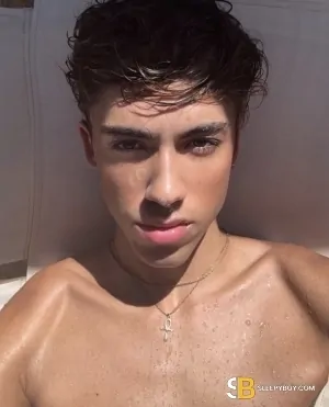 Gay Escort Cayque 21yr - role