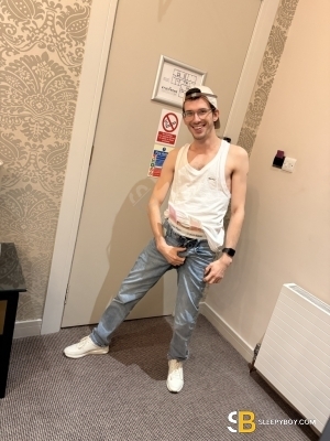 Gay Escort Thomas 26yr - licking