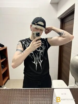 Gay Escort Natan 25yr - role