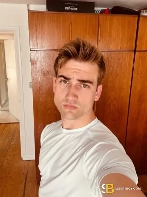 Gay Escort Max 22yr - licking