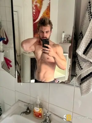 Gay Escort Max 22yr - sucking