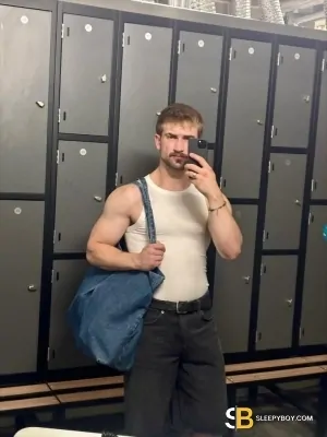 Gay Escort Max 22yr - role