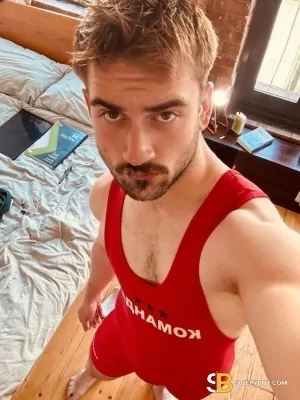 Gay Escort Max 22yr - role