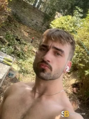 Gay Escort Max 22yr - licking