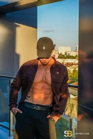Bisexual Escort Dominik 23yr - role