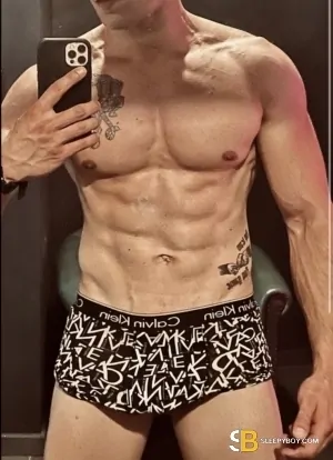Bisexual Escort Dominik 23yr - licking