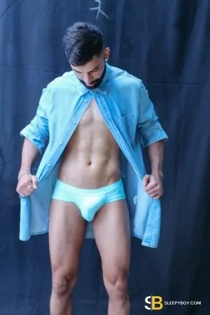 Bisexual Escort Kevin 33yr - licking