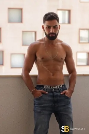 Bisexual Escort Kevin 33yr - licking