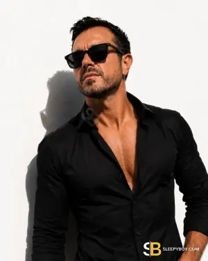 Gay Escort Micky 47yr - licking