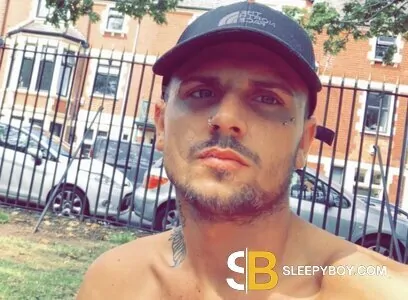 Gay Escort Myles 28yr - double penetration