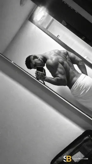 Gay Escort Mike 32yr - role