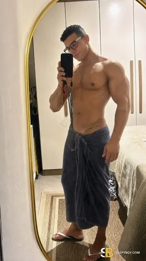 Gay Escort Mike 32yr - licking
