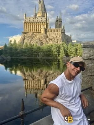 Gay Escort Mike 32yr - role
