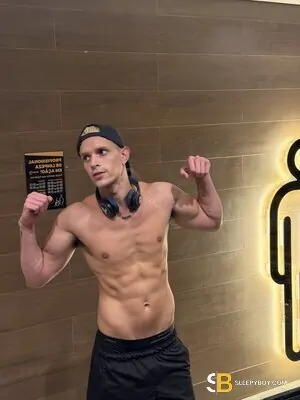 Gay Escort Angelo 25yr - role
