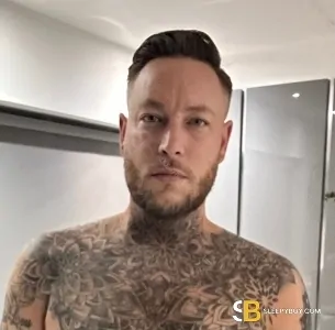 Gay Escort James 38yr - role