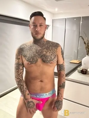 Gay Escort James 38yr - sucking