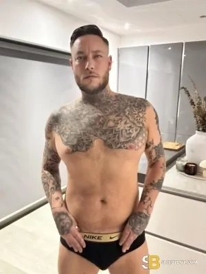 Gay Escort James 38yr - role
