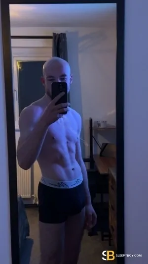 Gay Escort Theo 25yr - sucking