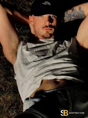 Gay Escort Theo 25yr - blowjob