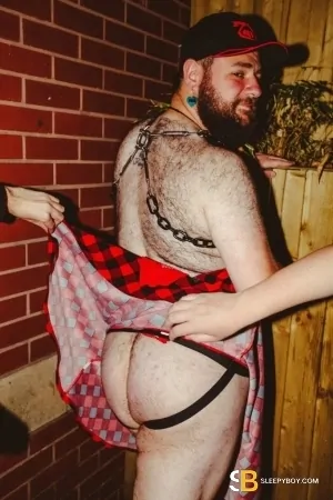 Gay Escort Adam 32yr - blowjob