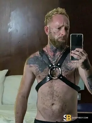 Bisexual Escort Lee 40yr - licking