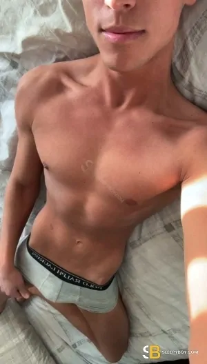 Gay Escort Jack 22yr - licking