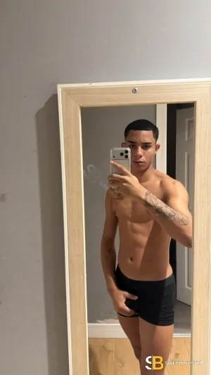 Bisexual Escort Miguel Silva 21yr - licking