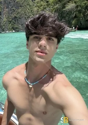 Bisexual Escort Gustavo 20yr - role