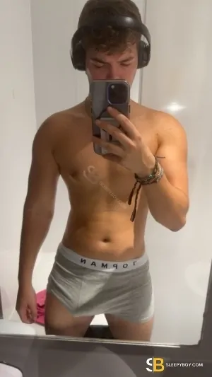 Gay Escort Jamie 21yr - role