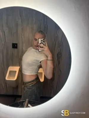 Gay Escort Valentino 23yr - licking