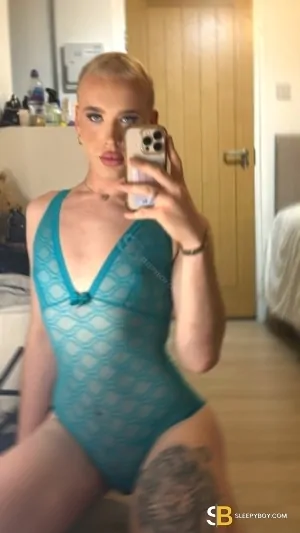 Gay Escort Valentino 23yr - sucking