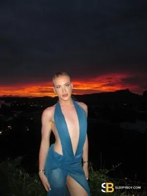 Gay Escort Valentino 23yr - licking