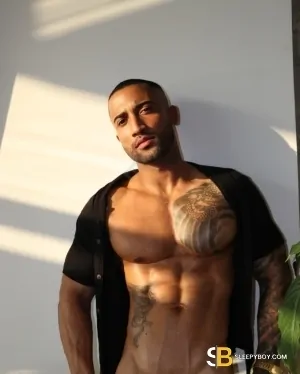 Bisexual Escort Léo Protásio 27yr - role