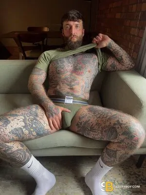 Bisexual Escort Tattooed Dom 33yr - rimming