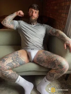 Bisexual Escort Tattooed Dom 33yr - always safe sex